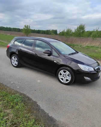 Opel Astra cena 19000 przebieg: 254600, rok produkcji 2011 z Poręba małe 497